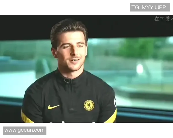 足球明星在绿茵场上的精彩瞬间横屏展示尽显风采与魅力