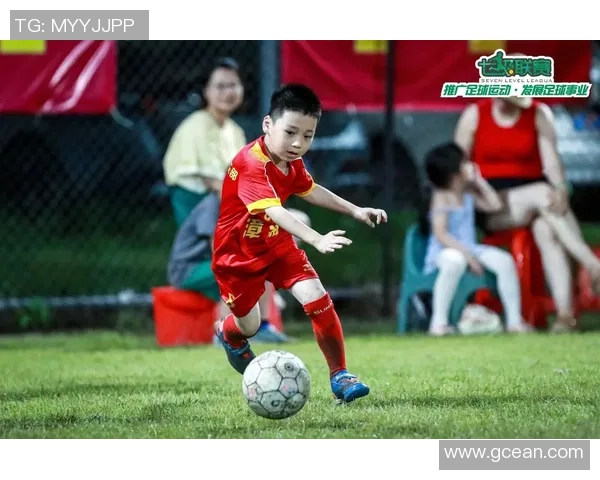 足球明星现场高清照片展现运动魅力与激情瞬间的完美捕捉 足球明星现场高清照片展现运动魅力与激情瞬间的完美捕捉